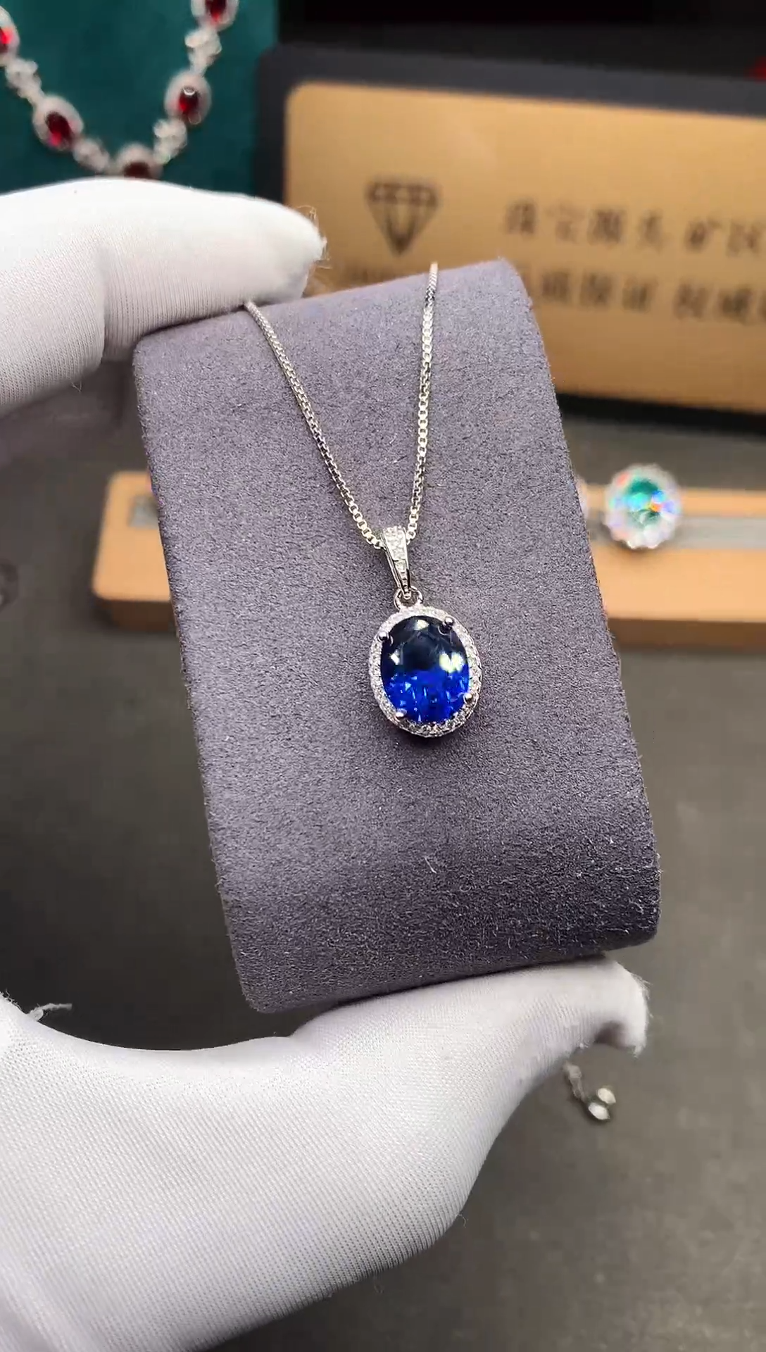 颈饰蓝宝石银S925镶嵌......
