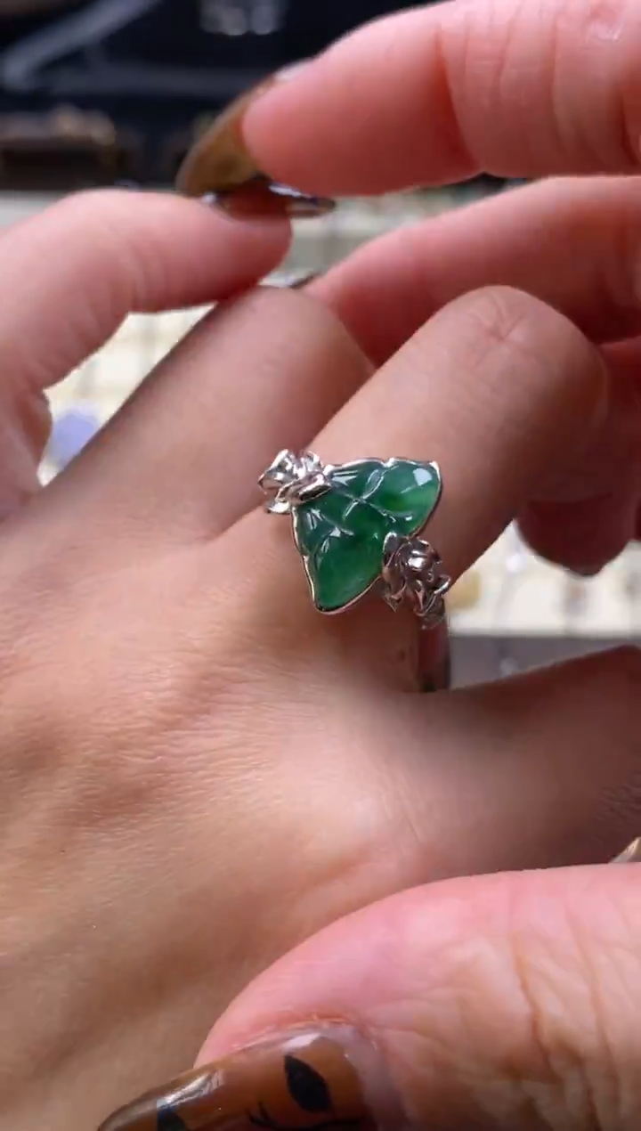 颈饰银S925镶嵌翡翠18860