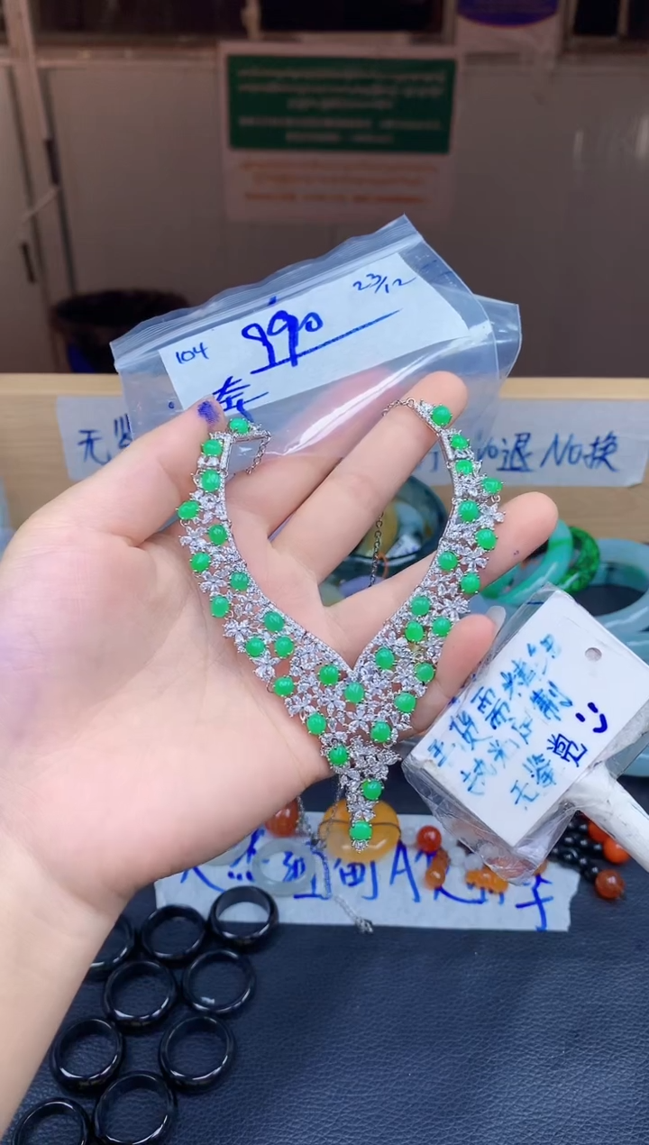 未镶嵌定制翡翠奔*104毛货需精细抛光挂件多样性拍一发一