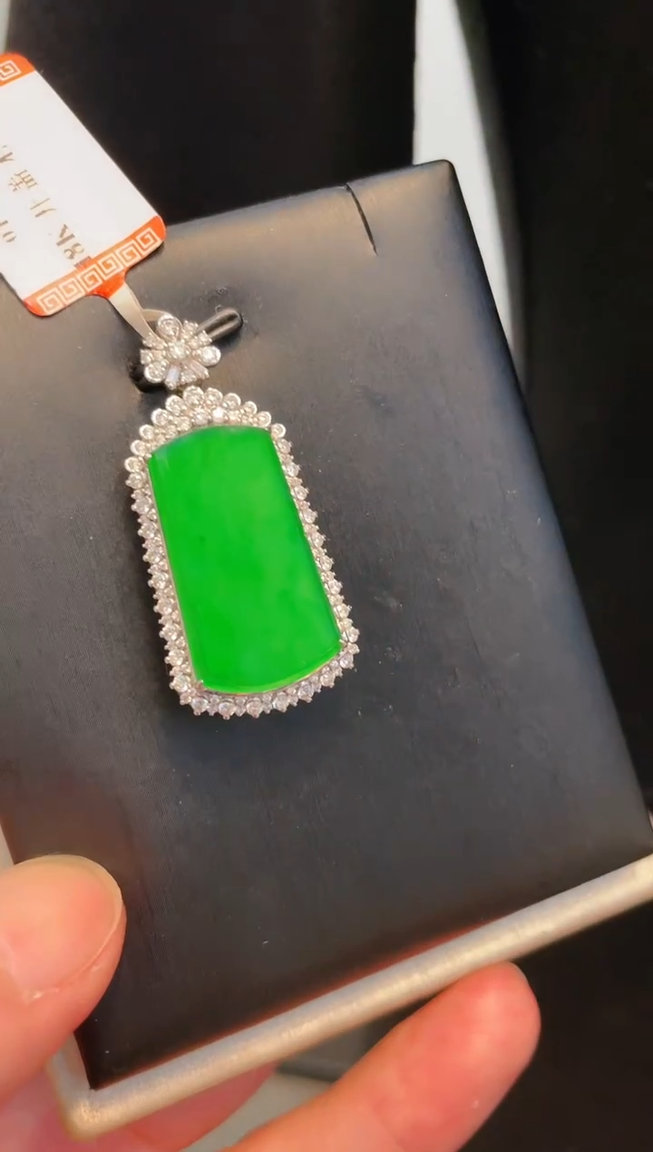 翡翠18K金镶嵌颈饰天然A货翡翠A80