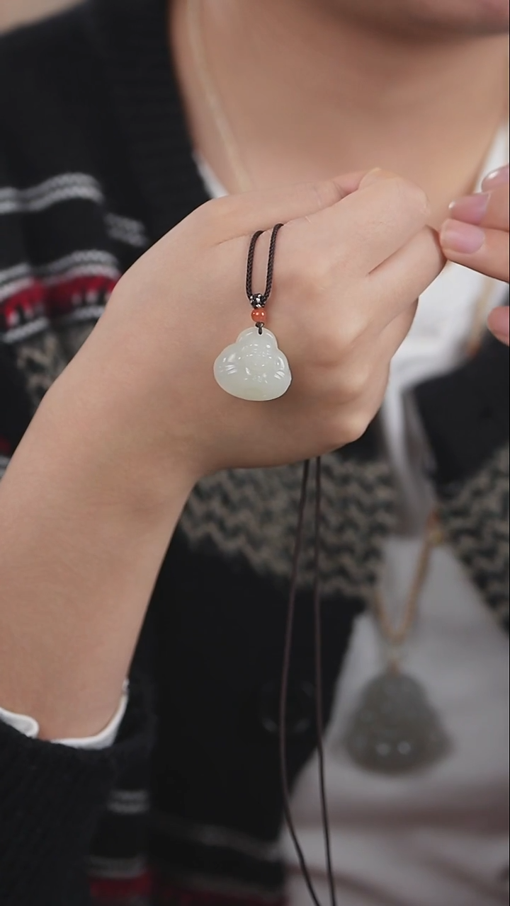 颈饰未镶嵌和田玉新疆且末白玉抱抱佛多样性发一