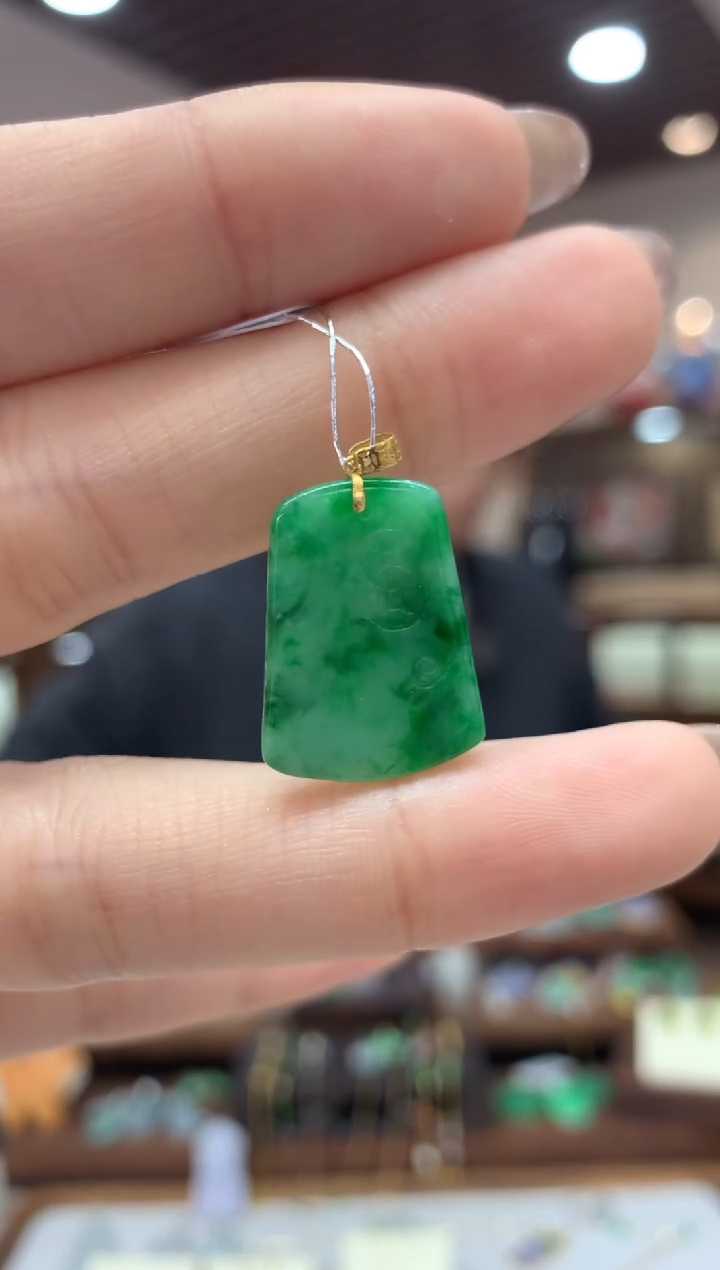 【闪购商品】翡翠吊坠(不含链)18K金镶嵌无事牌