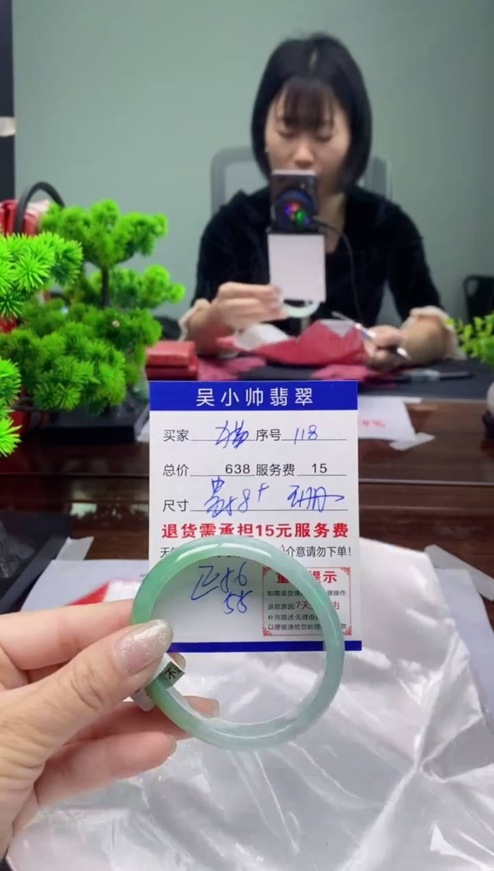 翡翠未镶嵌手镯天然A货翡翠需包容瑕疵，介意慎拍