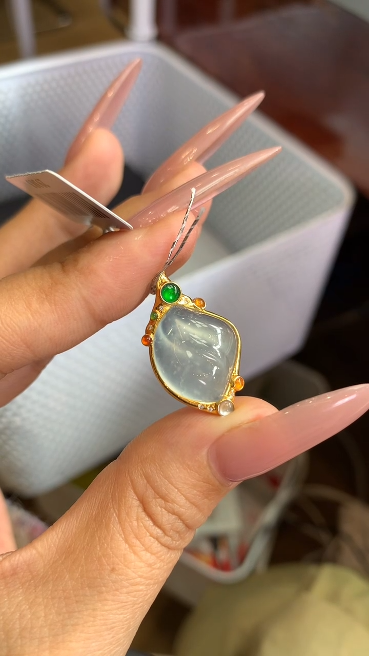 【闪购商品】翡翠颈饰18K金镶嵌翡翠