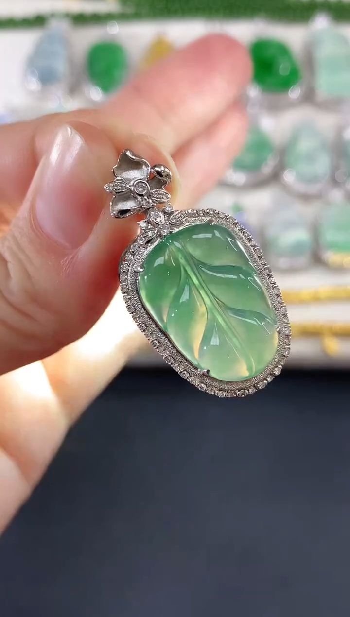 吊坠(不含链)18K金镶嵌翡翠257|