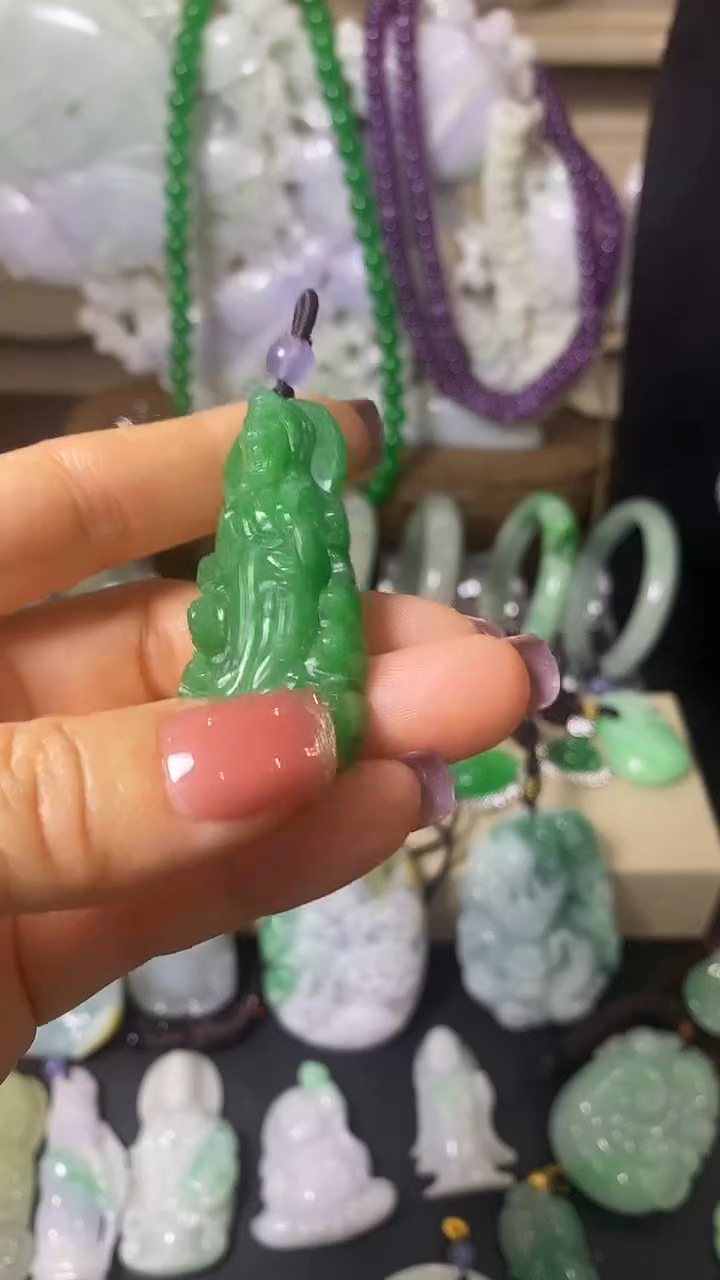 颈饰未镶嵌翡翠观音