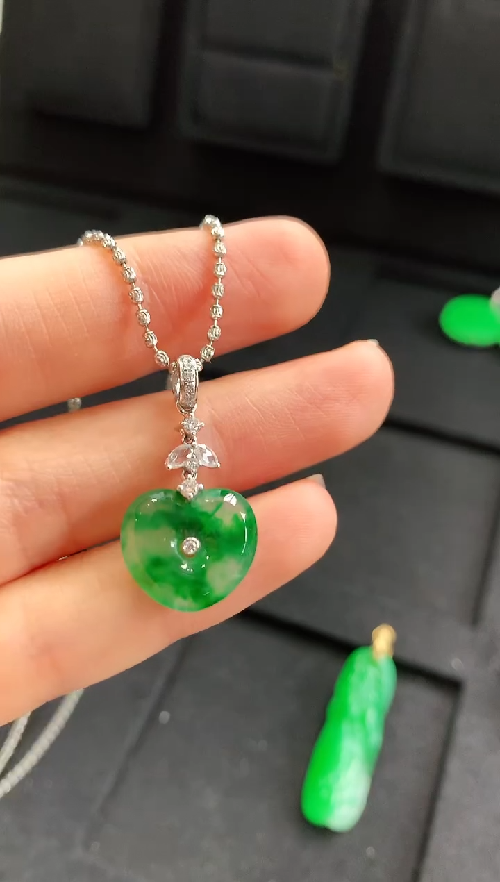 【闪购商品】翡翠吊坠(不含链)18K金镶嵌吊坠