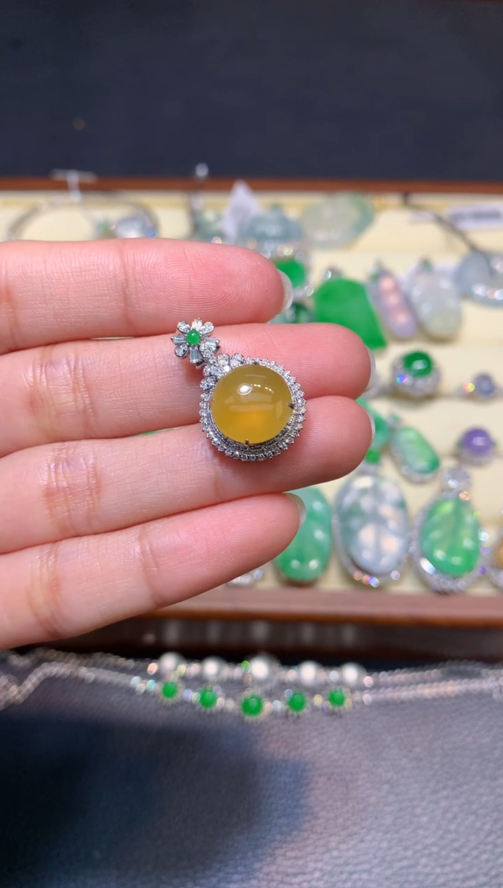 颈饰未镶嵌翡翠1