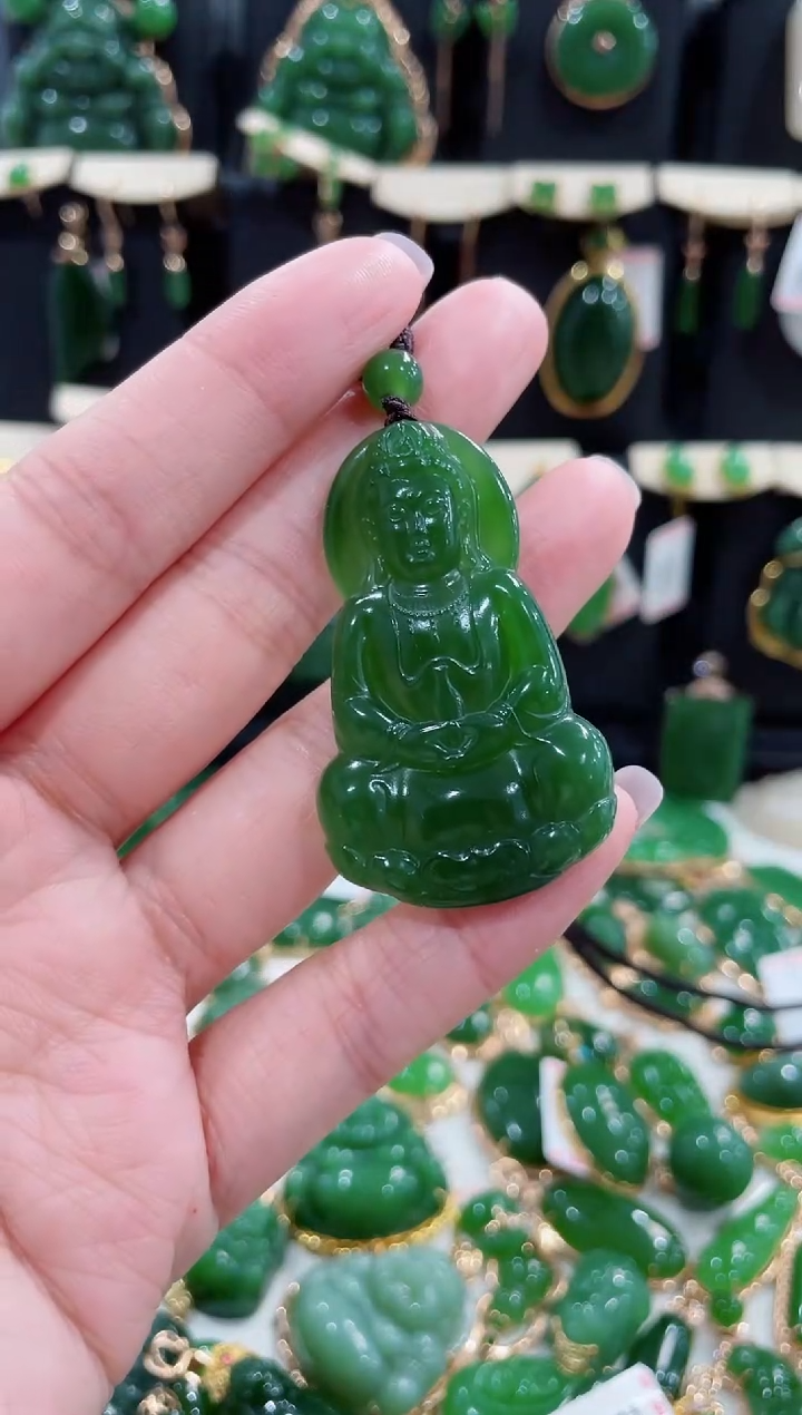 颈饰未镶嵌和田玉（碧玉）观音