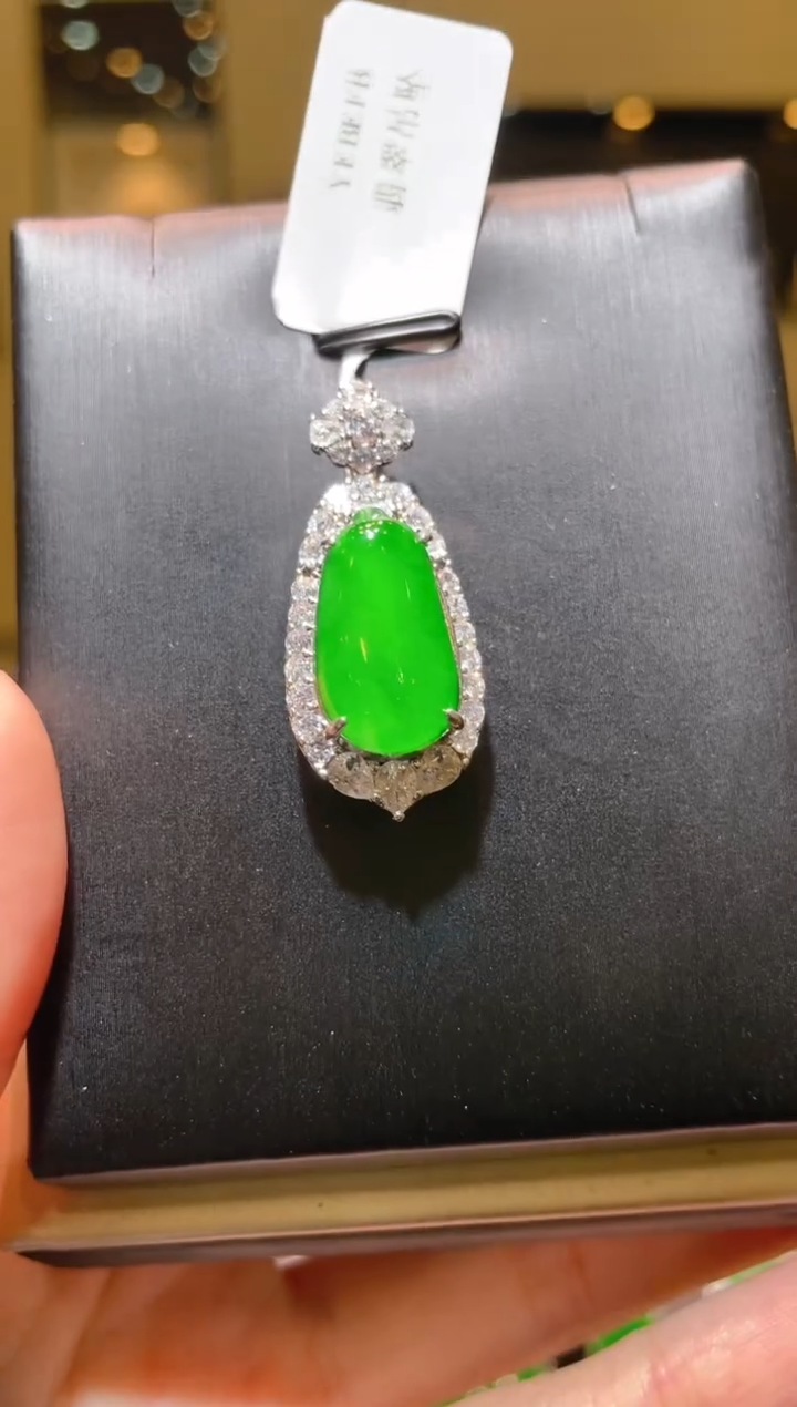 【闪购商品】翡翠吊坠(不含链)未镶嵌A44