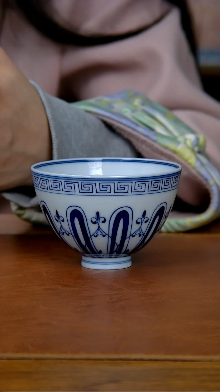 【闪购商品】陶瓷莲瓣宝相鸡心杯（大）    