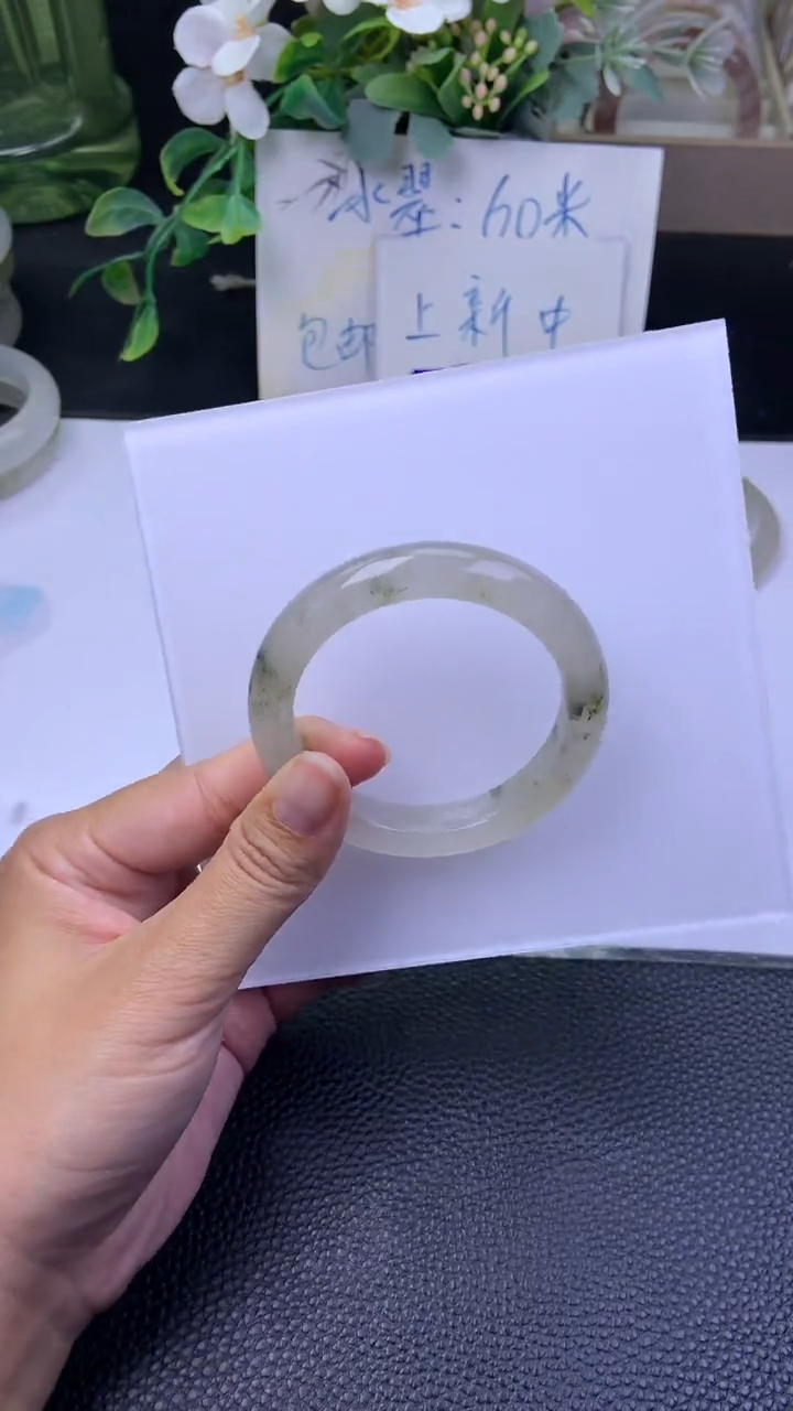 未镶嵌手镯石英质玉无****！ 无事小神仙！