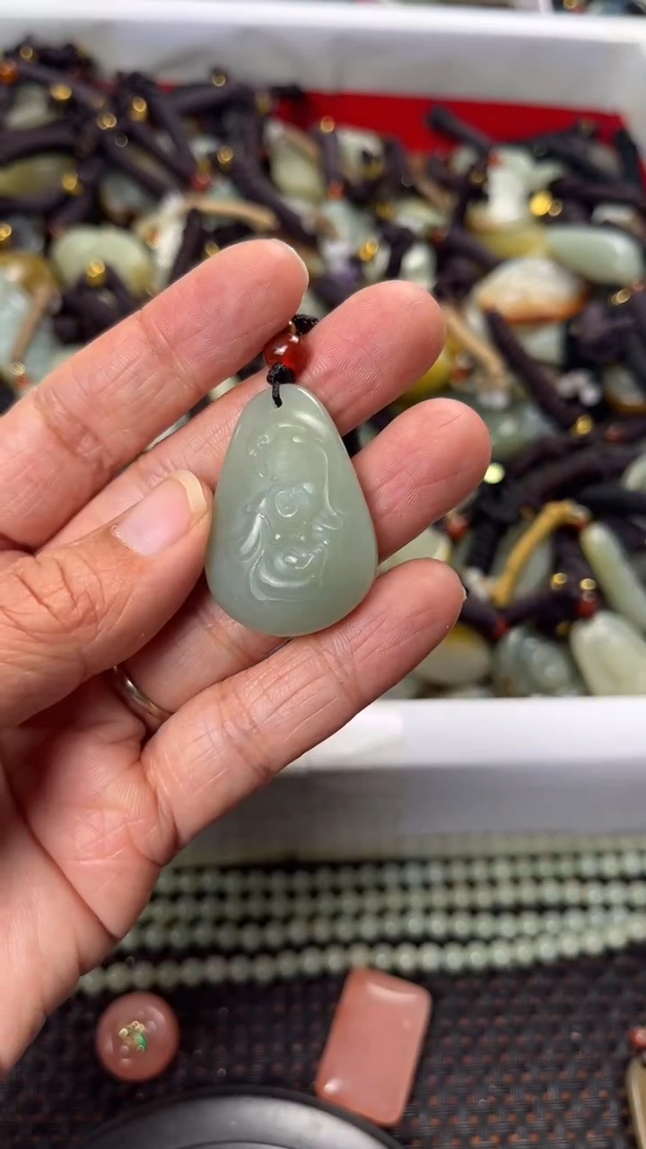 【闪购商品】和田玉颈饰未镶嵌多样性发货没有证书拍一发一有瑕