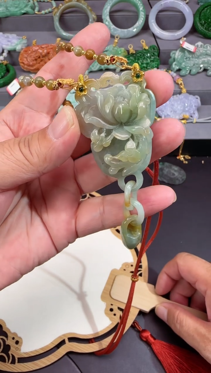 【闪购商品】翡翠颈饰未镶嵌牌子