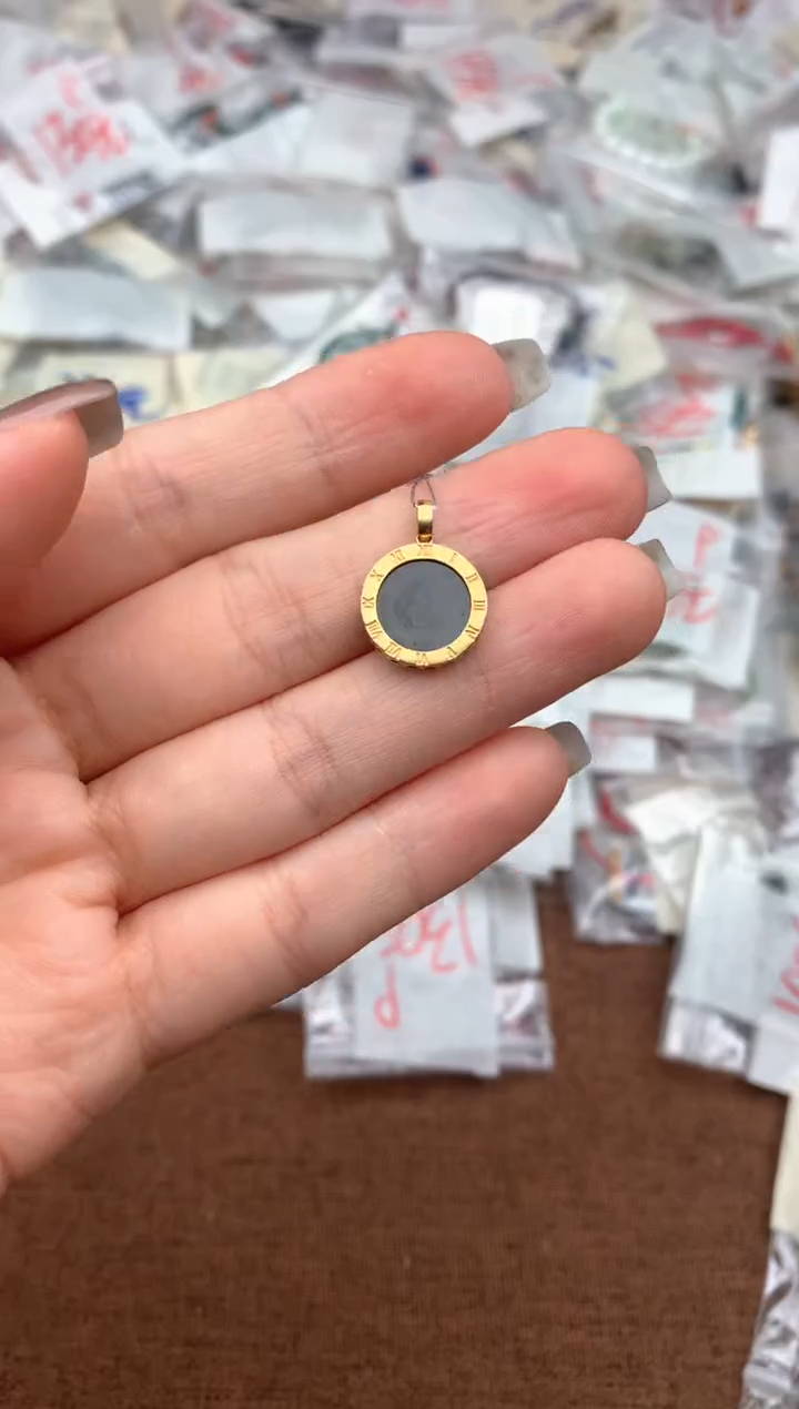 18K金镶嵌挂件翡翠—