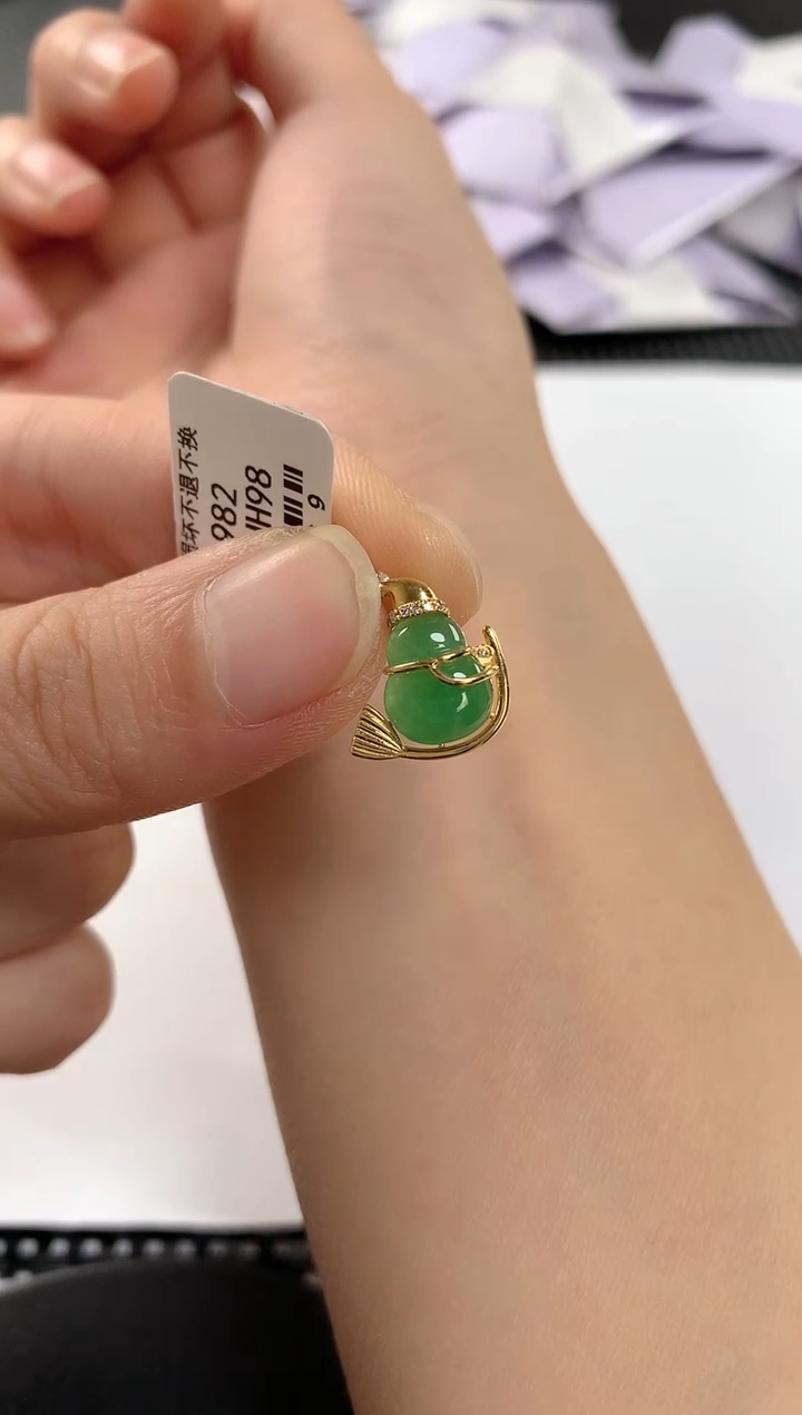 颈饰18K金镶嵌翡翠95