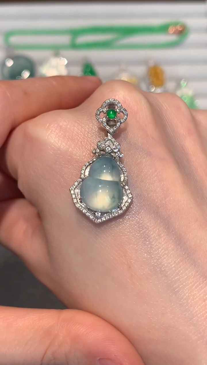 【闪购商品】翡翠吊坠(不含链)18K金镶嵌6800      