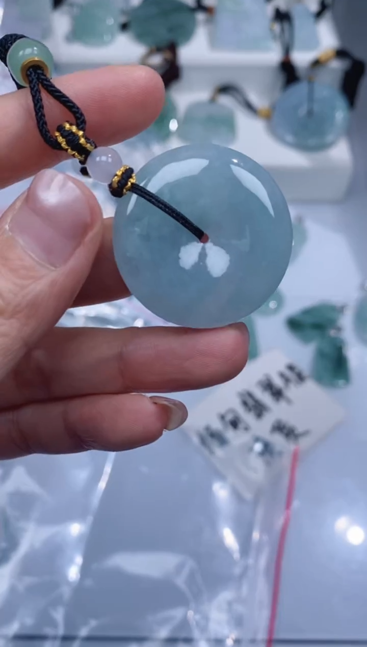 颈饰未镶嵌翡翠吊坠