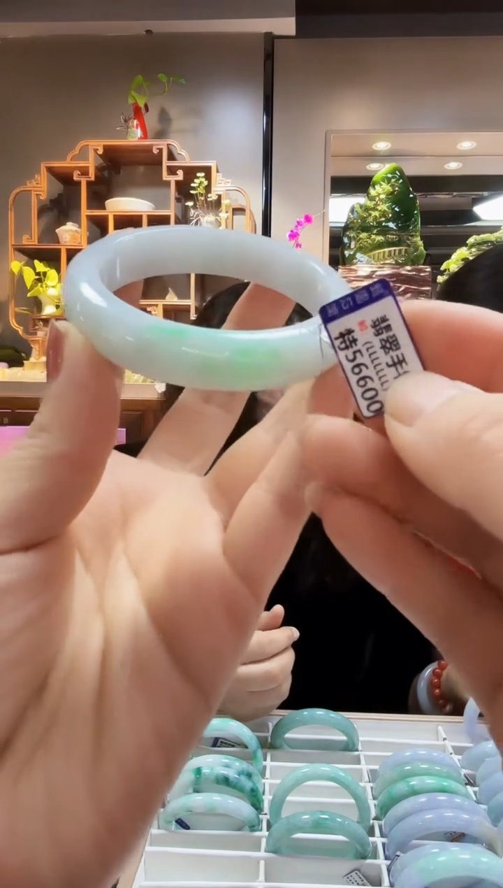 【闪购商品】翡翠颈饰未镶嵌手镯54.7
