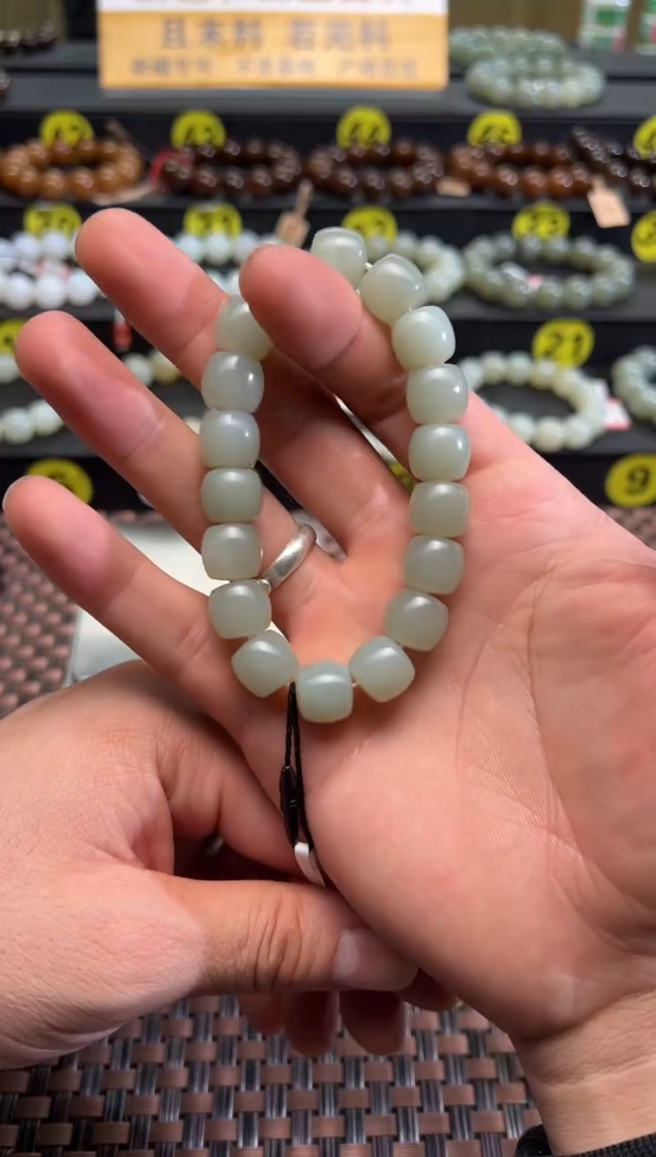 【闪购商品】和田玉手串未镶嵌且末料青白玉老型珠11*12手串