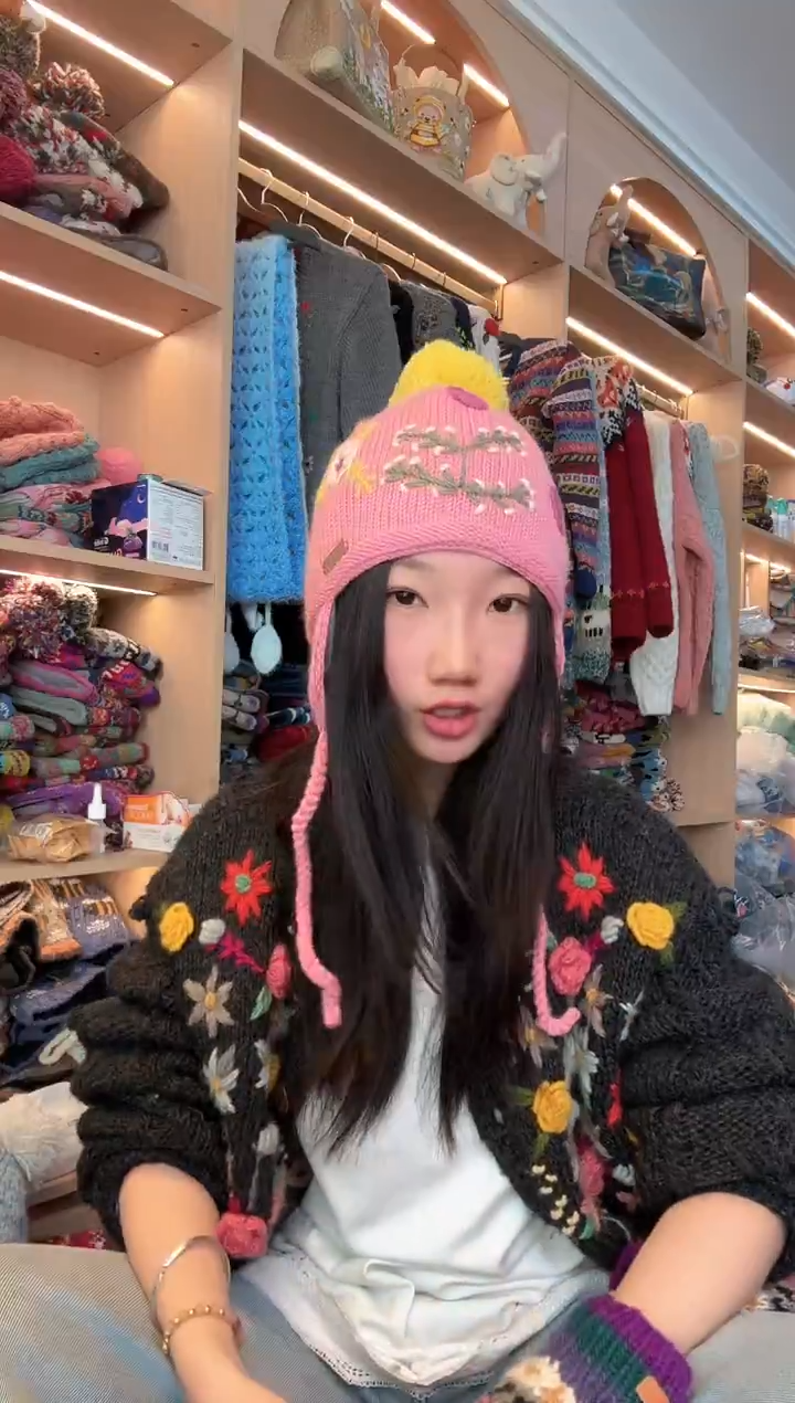 羊毛美利奴浅粉色刺绣护耳