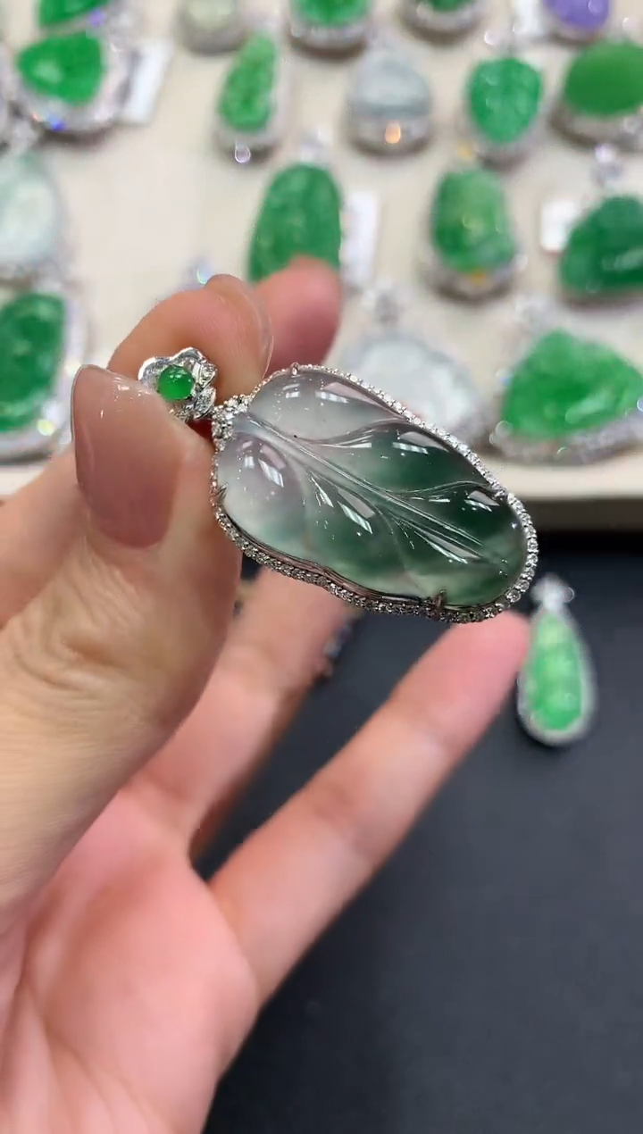 【闪购商品】翡翠吊坠(不含链)18K金镶嵌q60       