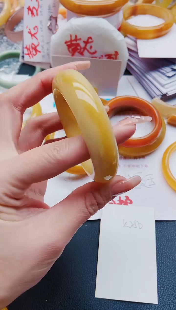 【闪购商品】石英质玉手镯未镶嵌K250-57-56