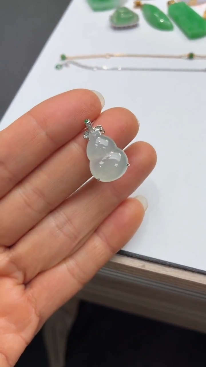 颈饰18K金镶嵌翡翠天然翡翠A货