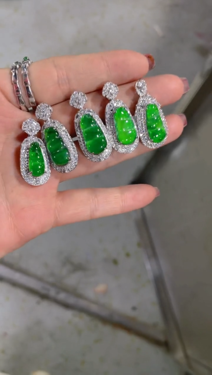 【闪购商品】翡翠颈饰未镶嵌天然A货翡翠多样性发货拍一发一