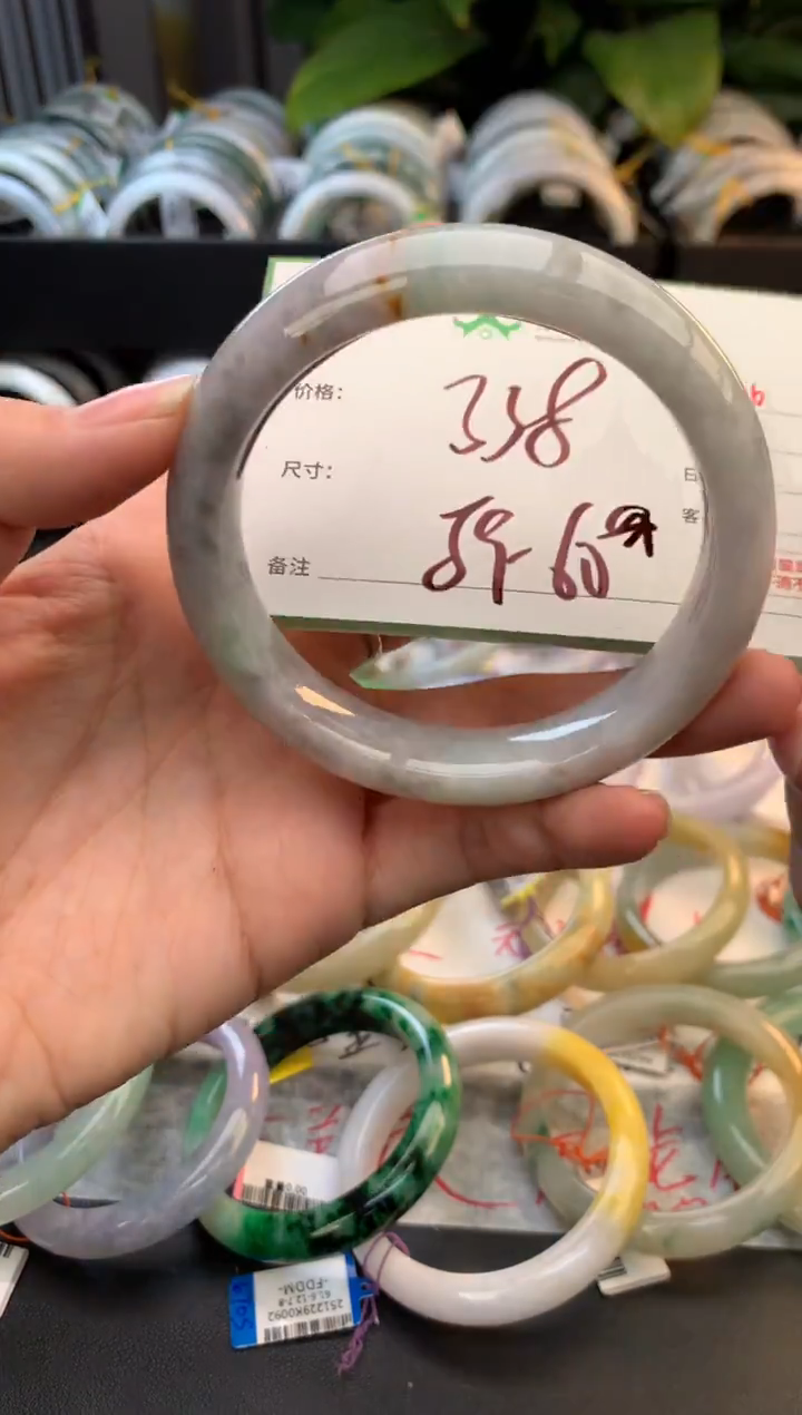 未镶嵌定制翡翠毛货需精细抛光+多人