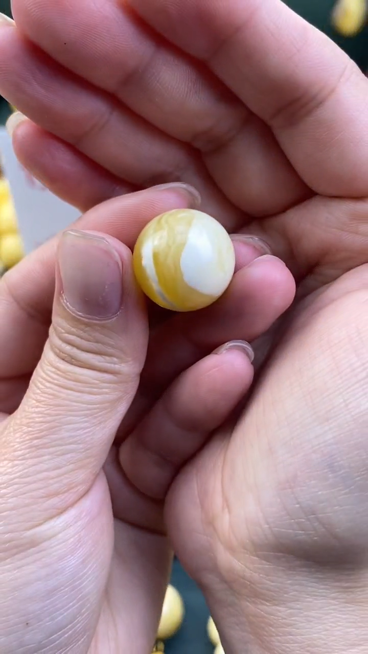 【闪购商品】琥珀裸石未镶嵌月.16