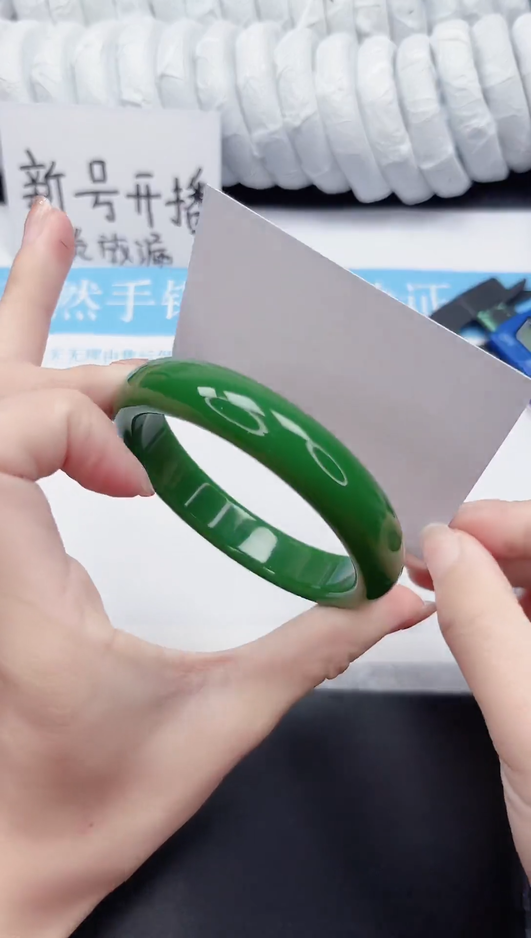 未镶嵌手镯石英质玉161-62.6EL