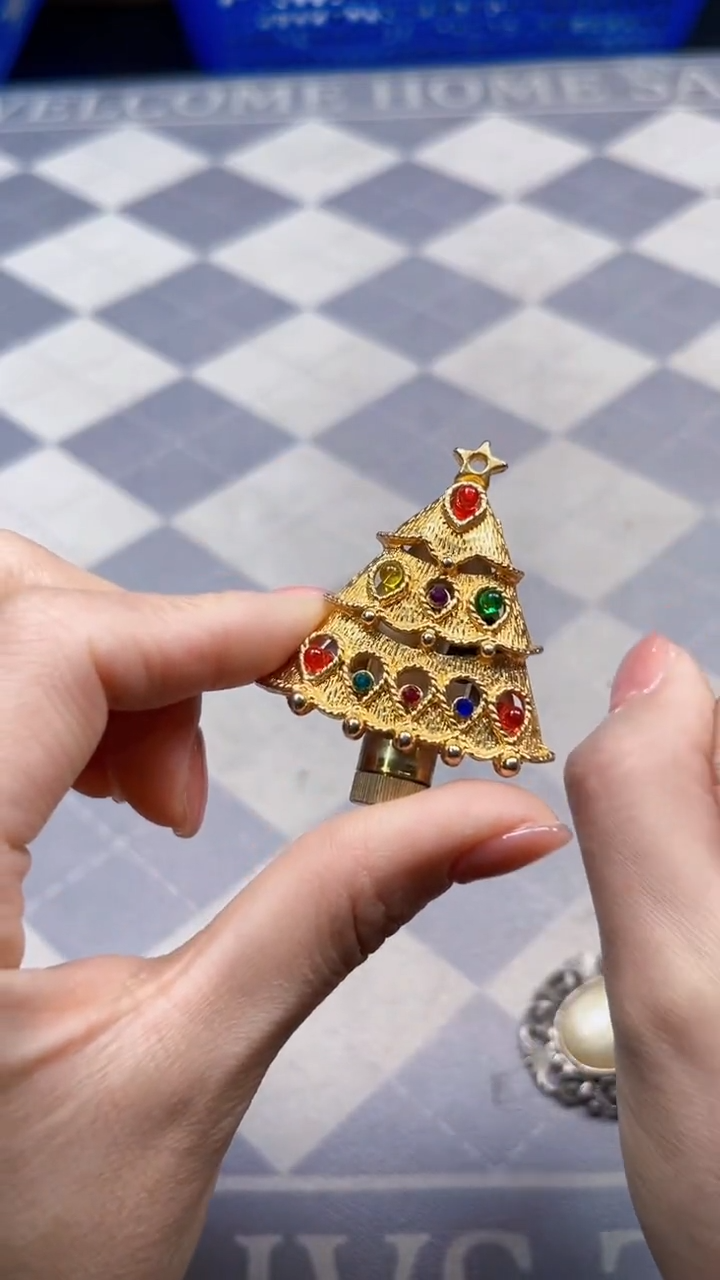 非金属无西****猴如图所示时尚饰品