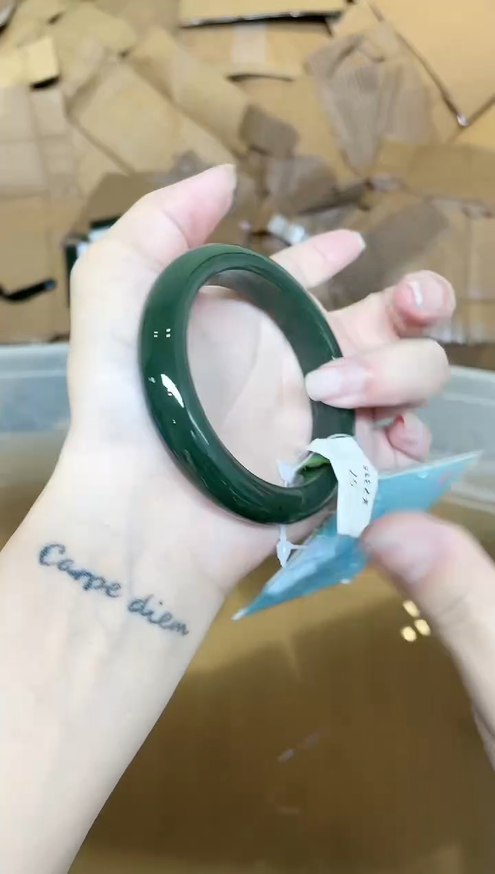 和田玉手镯未镶嵌465-57