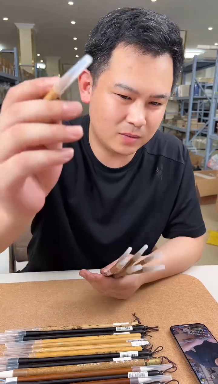 栖虹薇草单支毛笔