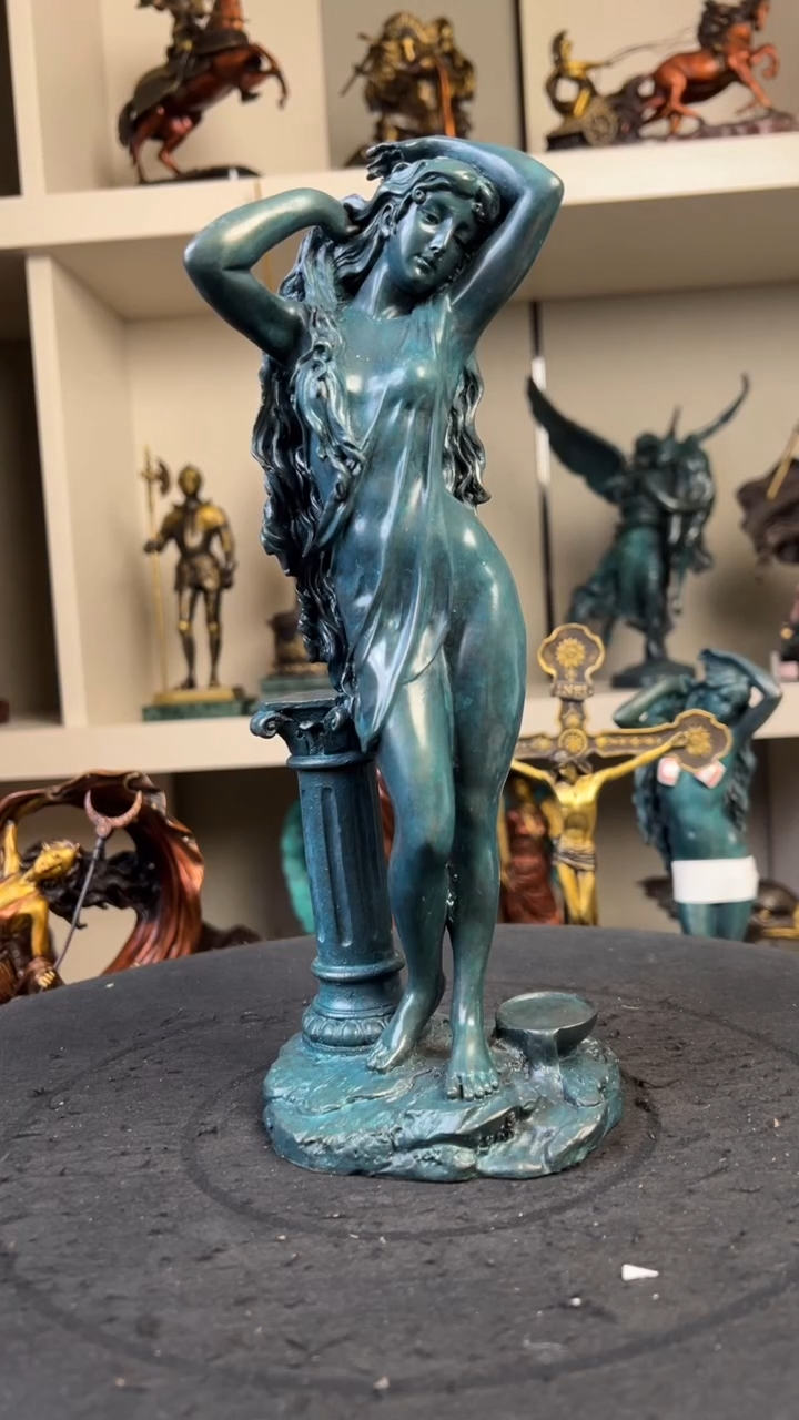 精铜材质 精美雕塑