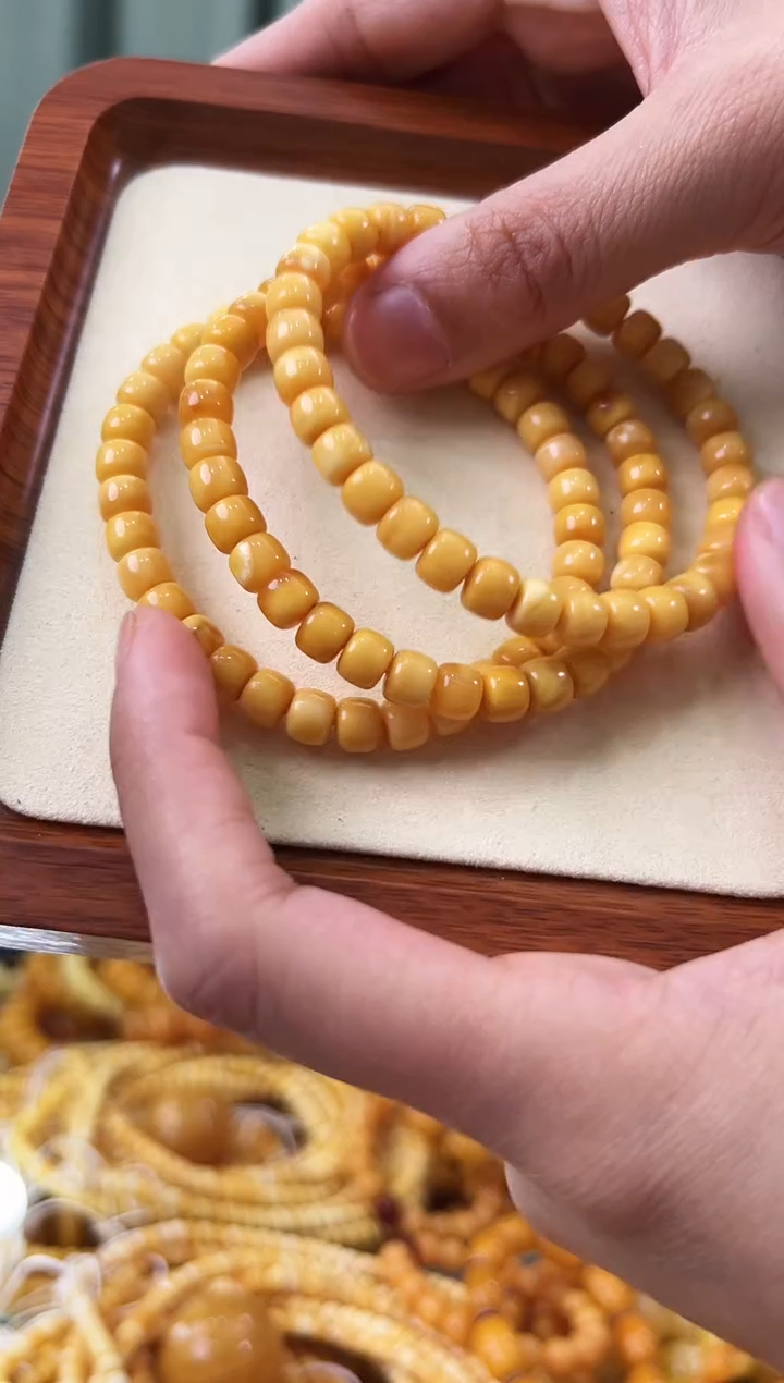 【闪购商品】琥珀手链未镶嵌蜜蜡手串多样性发其中一件