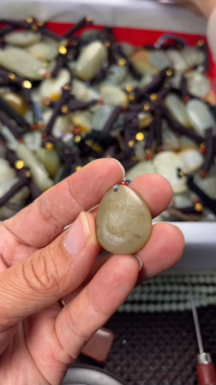 【闪购商品】和田玉颈饰未镶嵌多样性发货没有证书拍一发一有瑕