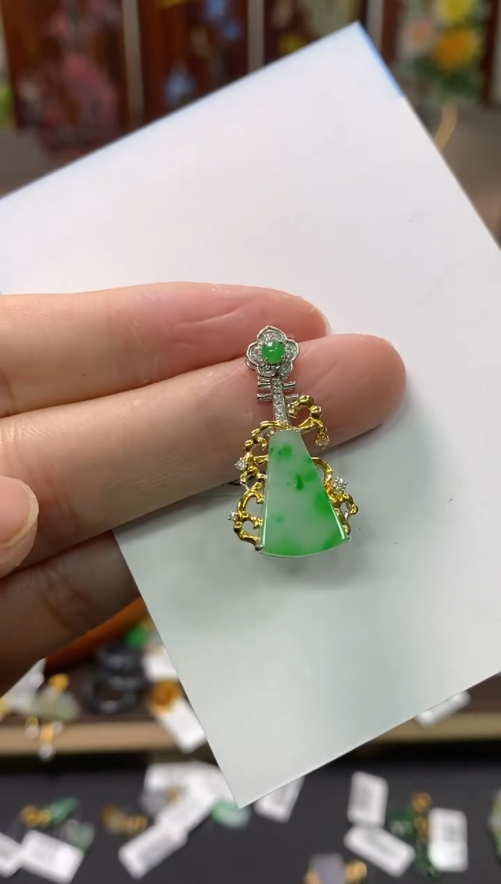 【闪购商品】翡翠颈饰18K金镶嵌净货13983