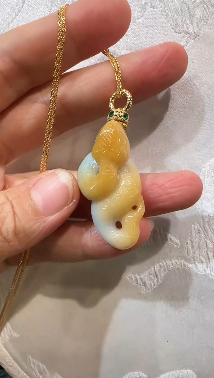 翡翠未镶嵌颈饰国风