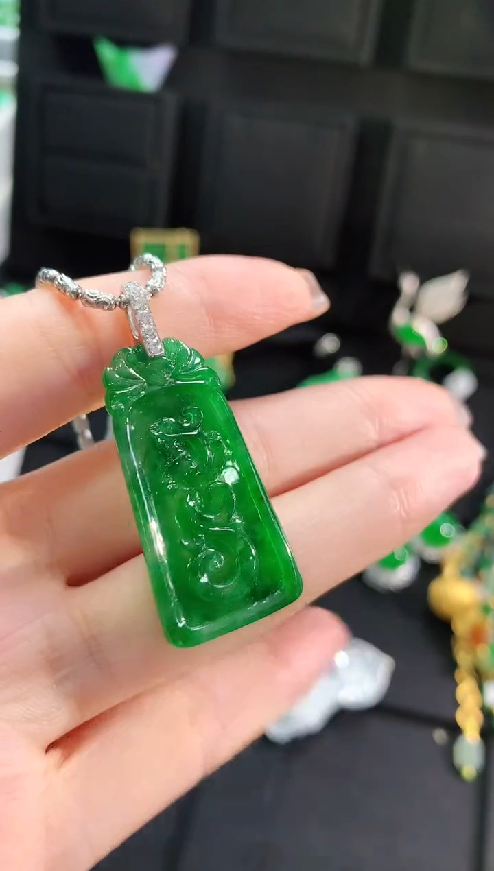 【闪购商品】翡翠吊坠(不含链)18K金镶嵌吊坠