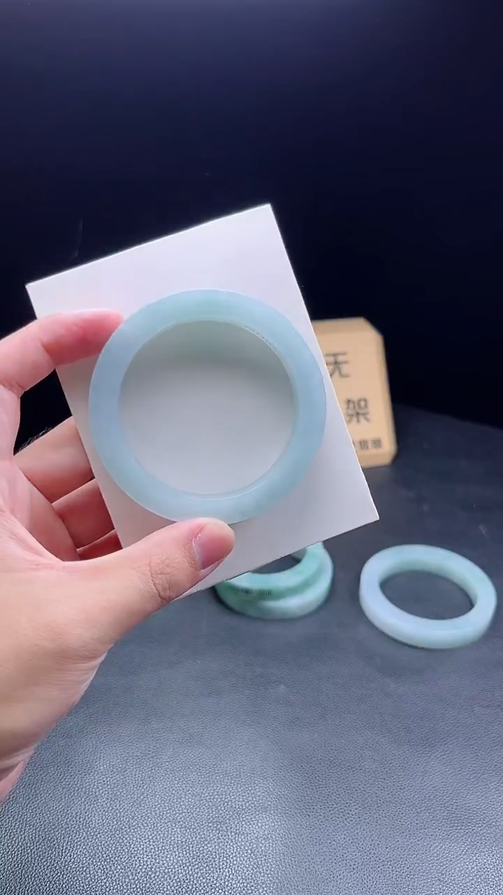 未镶嵌手镯定制翡翠燕*天定制