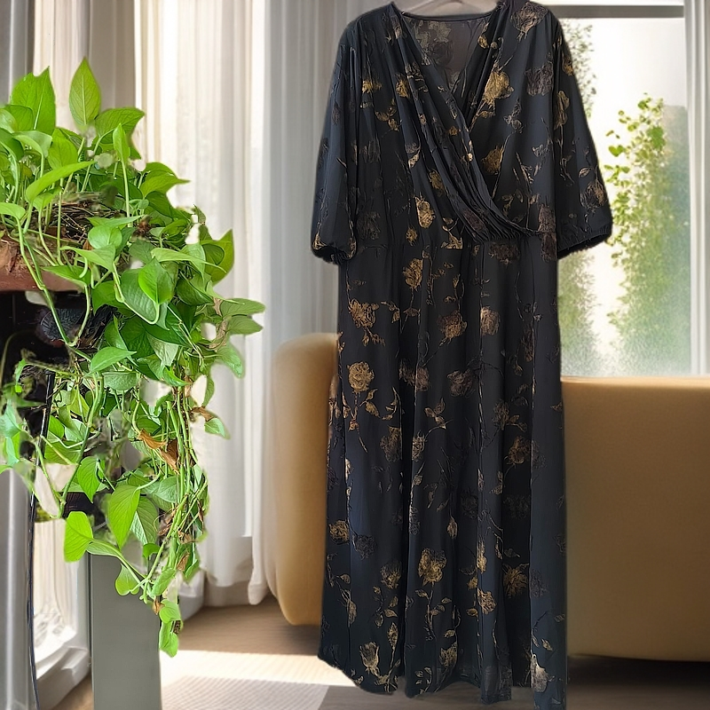 2024年气质女款V领显瘦印花中长款连衣裙