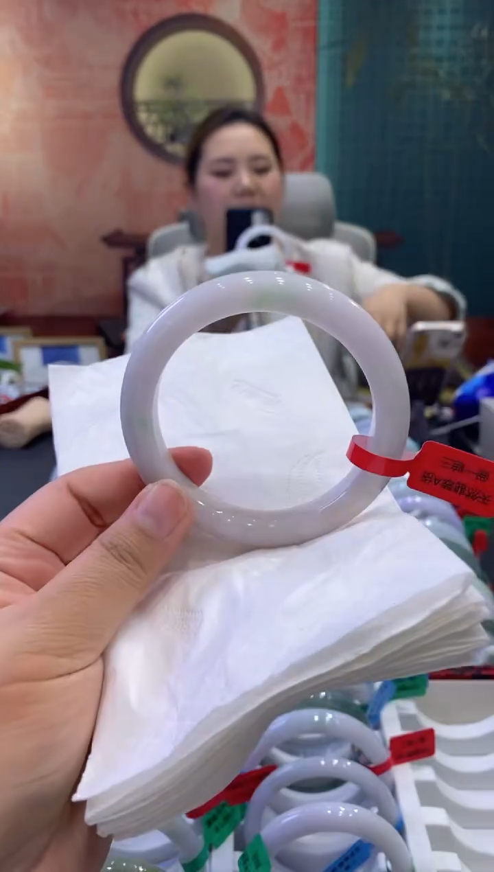 【闪购商品】翡翠手镯未镶嵌多人0008580