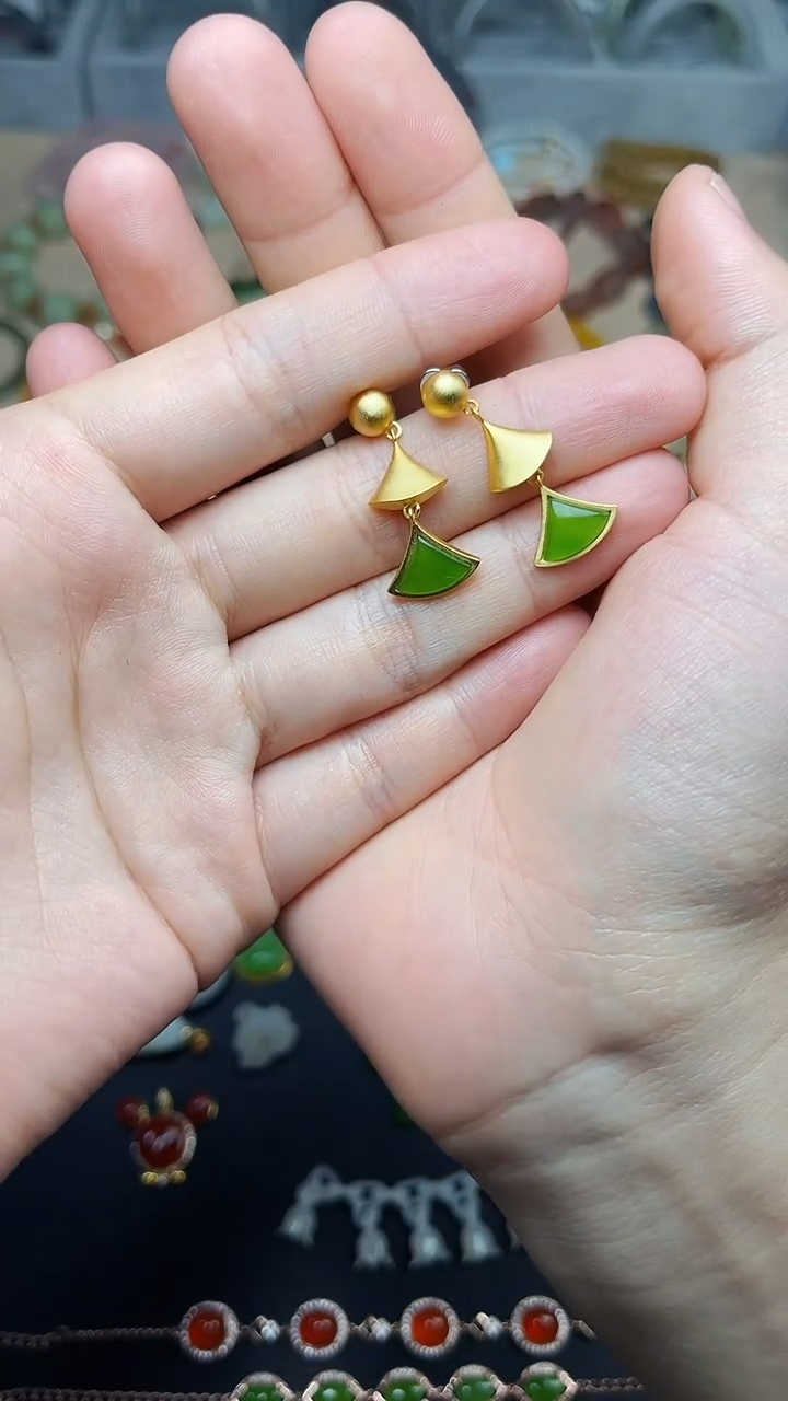 银S925镶嵌和田玉耳饰小裙子 06