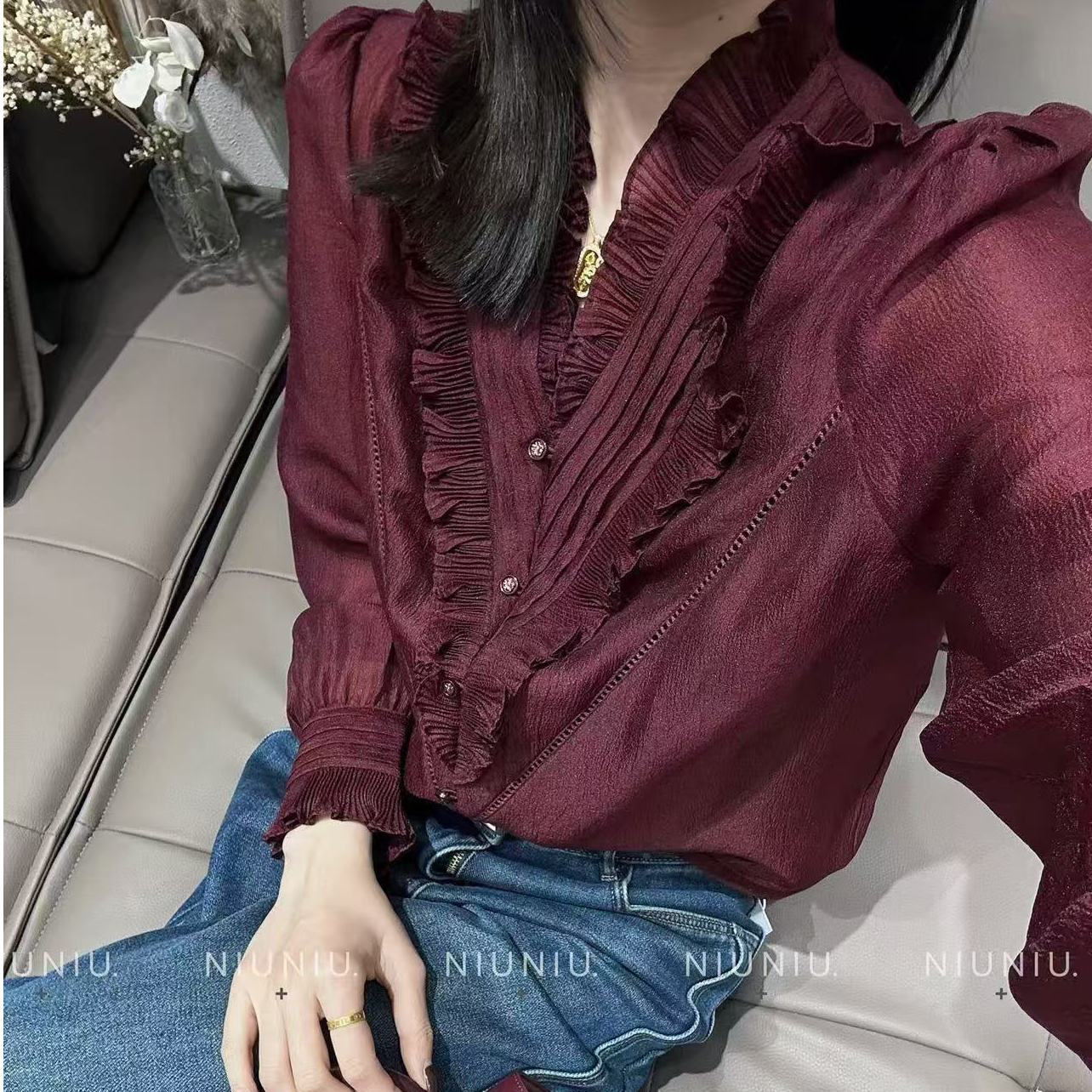 825002春季新品女装修身显瘦时尚气质V领木耳边压褶长袖衬衫 