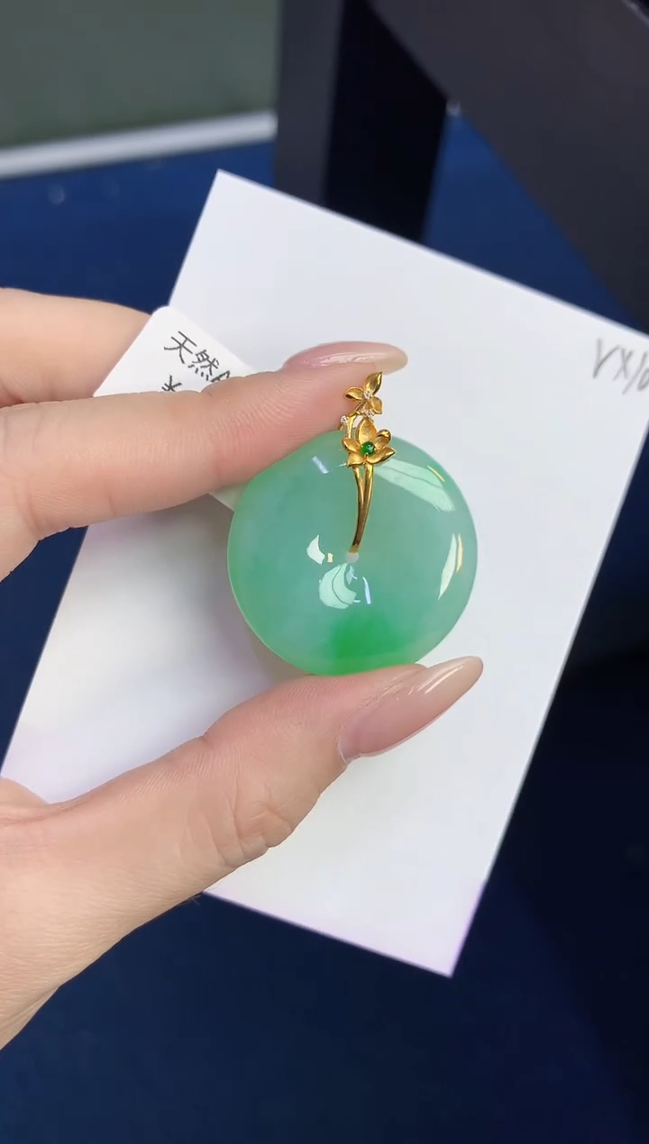 颈饰18K金镶嵌翡翠天然缅甸A货翡翠