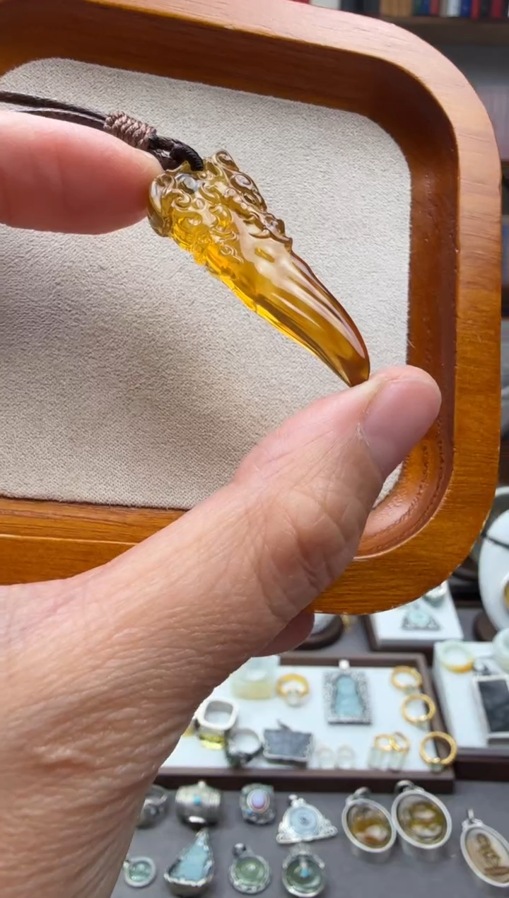 琥珀颈饰未镶嵌龙牙吊坠