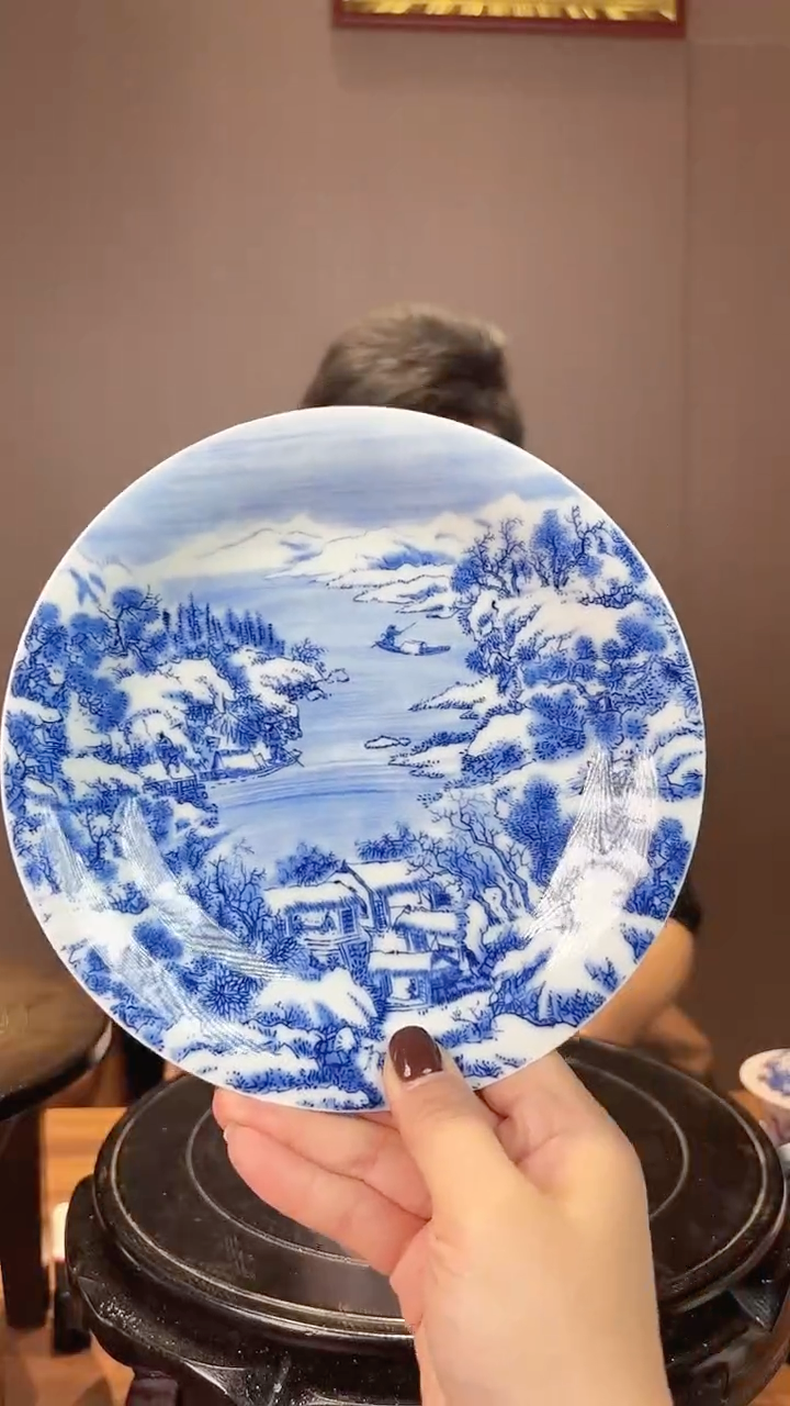 B27景德镇山水壶呈一只