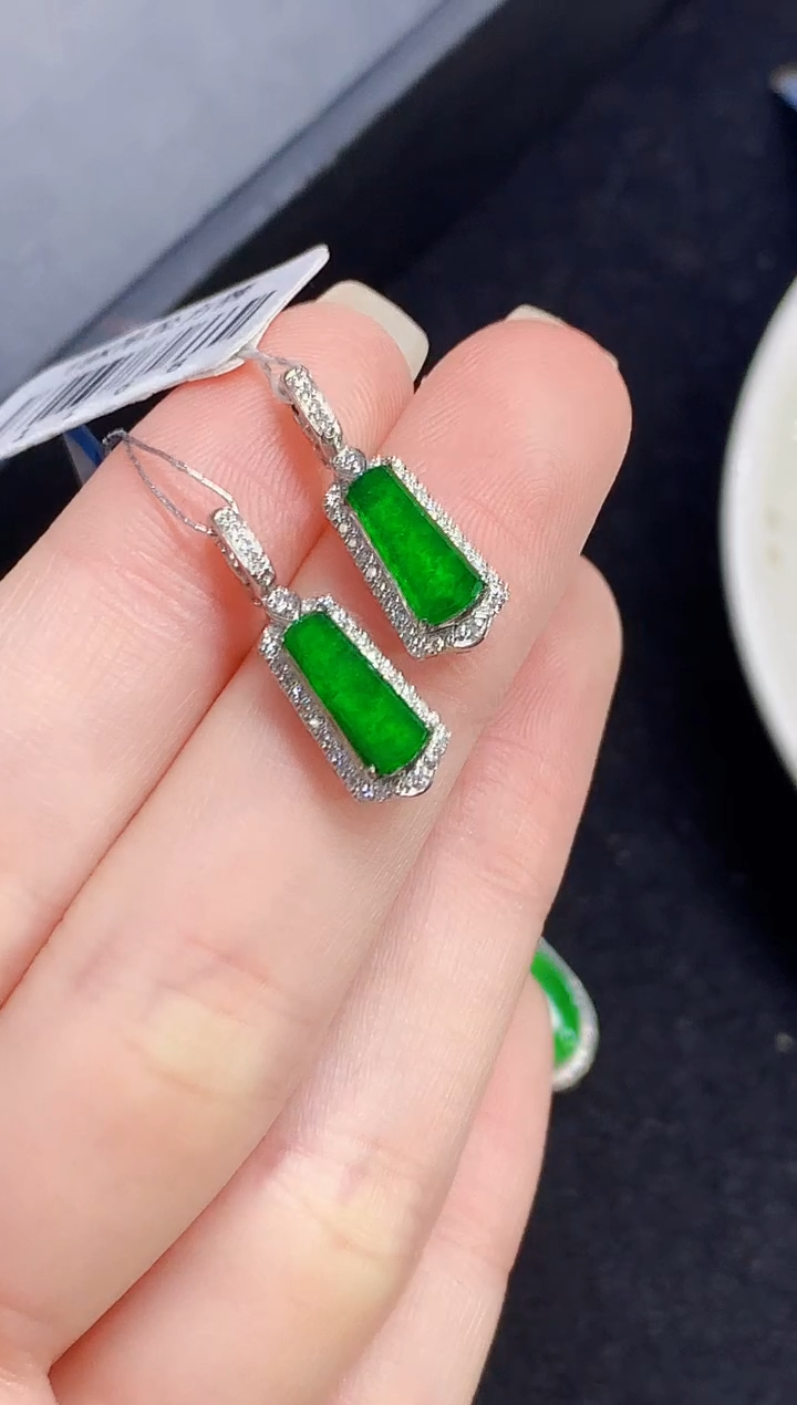 吊坠(不含链)18K金镶嵌翡翠L1168多样性发其一